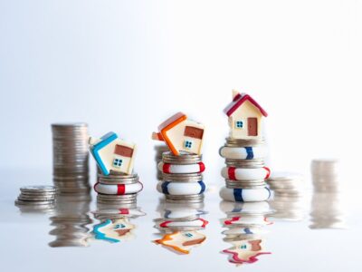 3 houses next to each other