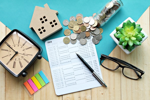 lv-An image of the being a diy landlord guide-bg